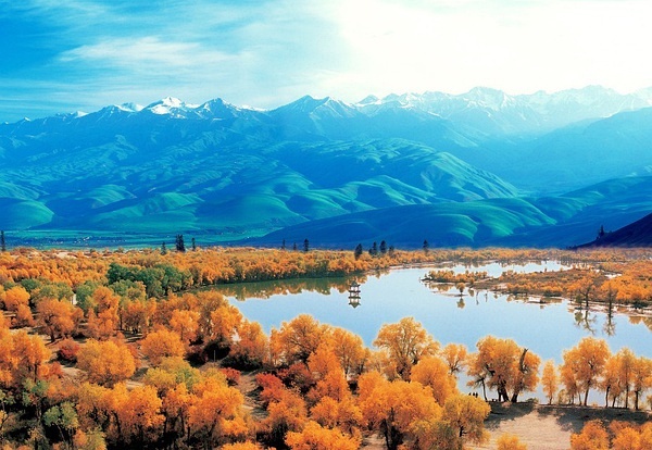 探寻新疆壮美风光，新疆之美邀您共赏🌟🏔️